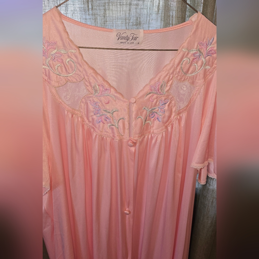 Vintage Vanity Fair Flounce sleeve Robe!